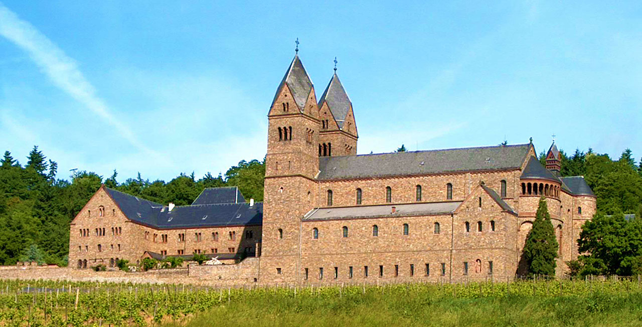 Hildegard von Bingen, Gesundheitszentrum, Aderlass, Massage, Fußreflexzonen, Ernährung, Dinkelbrot, Brotbacken, Kräutergarten