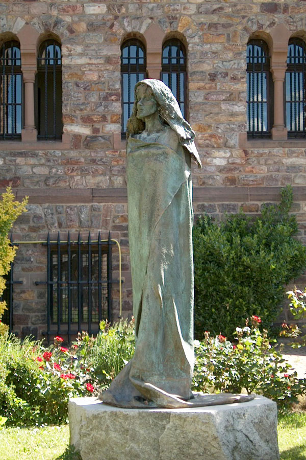 Hildegard von Bingen, Gesundheitszentrum, Aderlass, Massage, Fußreflexzonen, Ernährung, Dinkelbrot, Brotbacken, Kräutergarten