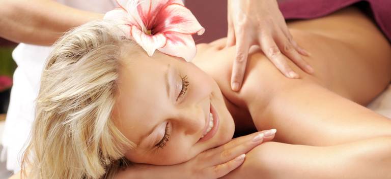 Hildegard von Bingen, Gesundheitszentrum, Aderlass, Massage, Fußreflexzonen, Ernährung, Dinkelbrot, Brotbacken, Kräutergarten