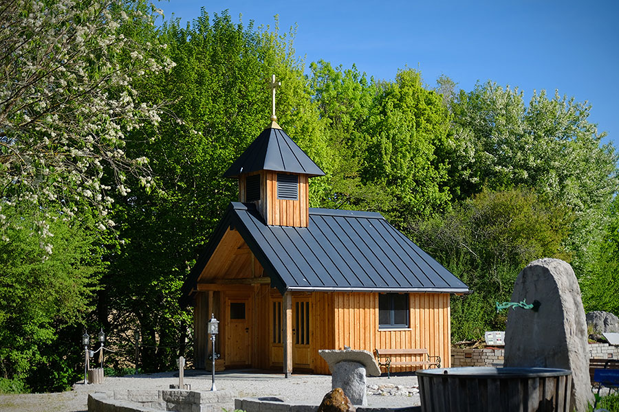 Hildegard von Bingen, Gesundheitszentrum, Aderlass, Massage, Fußreflexzonen, Ernährung, Dinkelbrot, Brotbacken, Kräutergarten